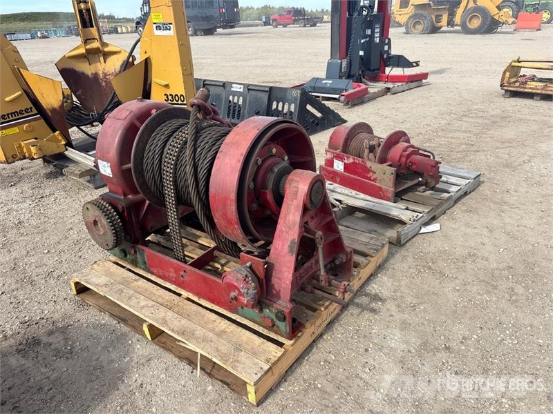  Quantity of (2) Winch Pacēlāji, vinčas un materiālu lifti