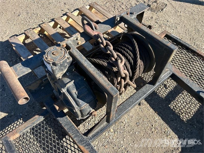 Quantity of (2) Winch Headache Rack Andre komponenter