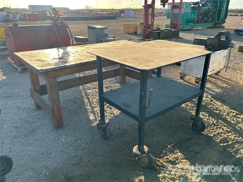  Quantity of (2) Work Tables Ostale komponente za građevinarstvo