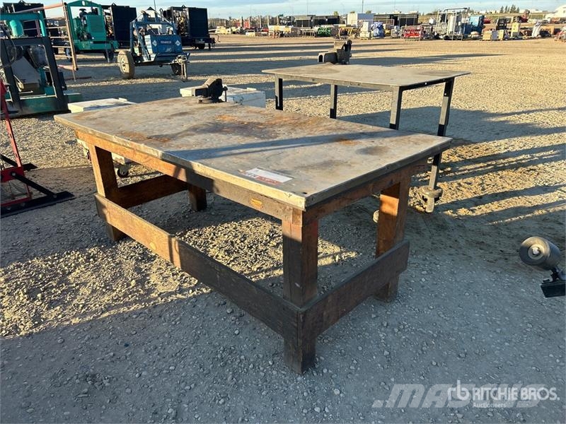  Quantity of (2) Work Tables Ostale komponente za građevinarstvo