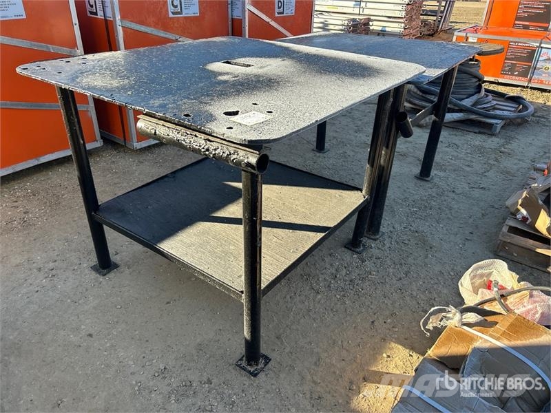 Quantity of (2) Workbench Andre komponenter