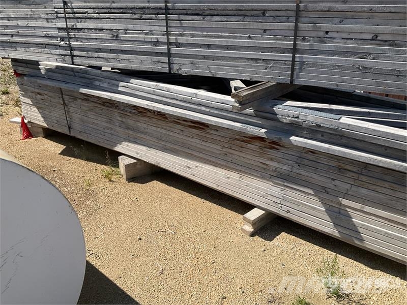 Quantity of (20) 40 ft Rafters (Unused) Drugi deli