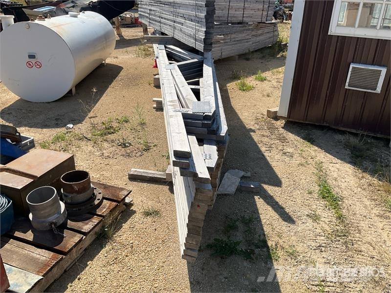 Quantity of (20) 40 ft Rafters (Unused) Drugi deli
