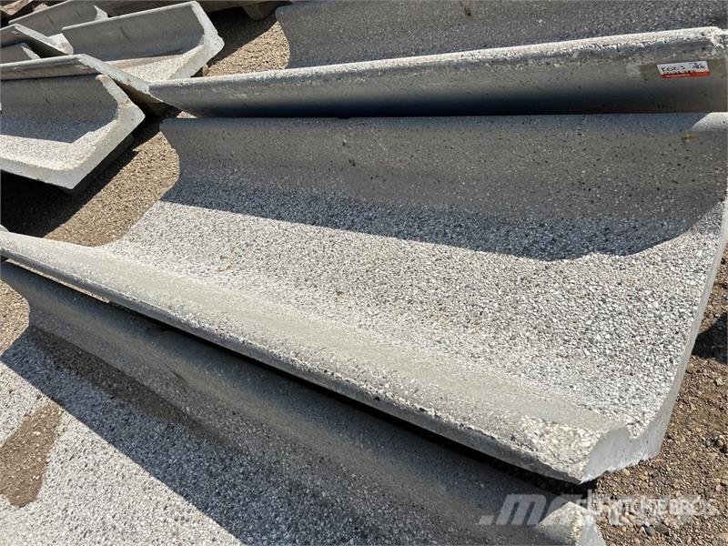 Quantity of (20) 8 ft x 3 ft Concrete Feed Bunks Lauksaimniecība- Citi