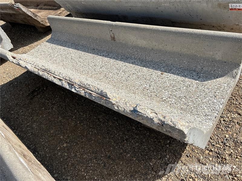 Quantity of (20) 8 ft x 3 ft Concrete Feed Bunks Lauksaimniecība- Citi