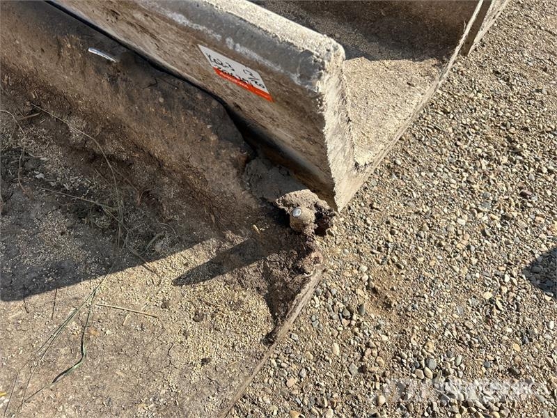 Quantity of (20) 8 ft x 3 ft Concrete Feed Bunks Lauksaimniecība- Citi