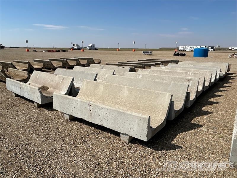 Quantity of (20) 8 ft x 3 ft Concrete Feed Bunks Lauksaimniecība- Citi