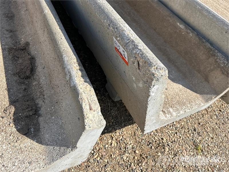 Quantity of (20) 8 ft x 3 ft Concrete Feed Bunks Lauksaimniecība- Citi