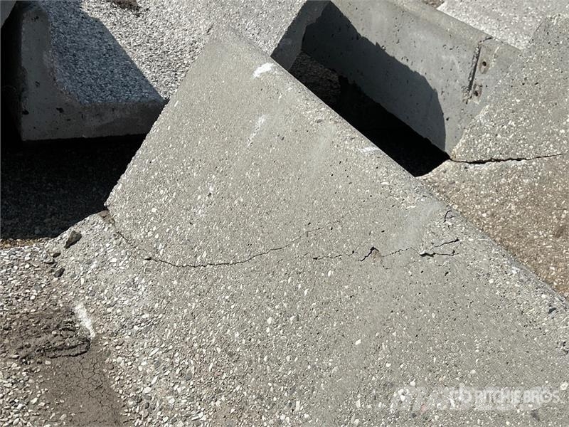 Quantity of (20) 8 ft x 3 ft Concrete Feed Bunks Lauksaimniecība- Citi