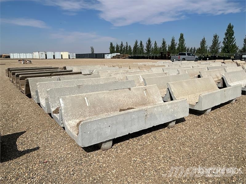 Quantity of (20) 8 ft x 3 ft Concrete Feed Bunks Lauksaimniecība- Citi