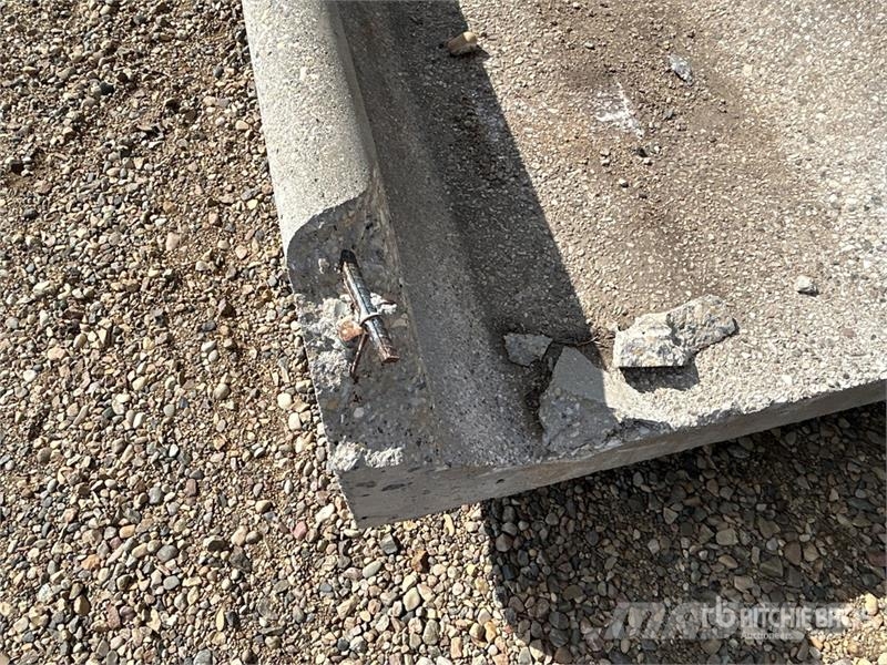Quantity of (20) 8 ft x 3 ft Concrete Feed Bunks Lauksaimniecība- Citi
