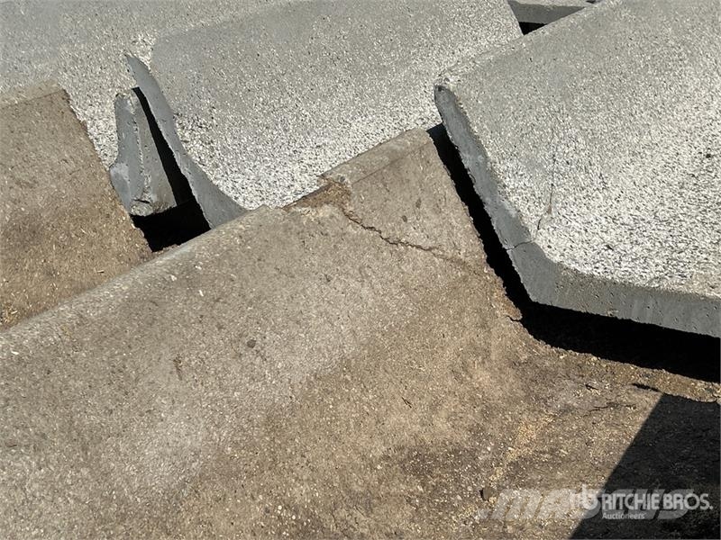 Quantity of (20) 8 ft x 3 ft Concrete Feed Bunks Lauksaimniecība- Citi
