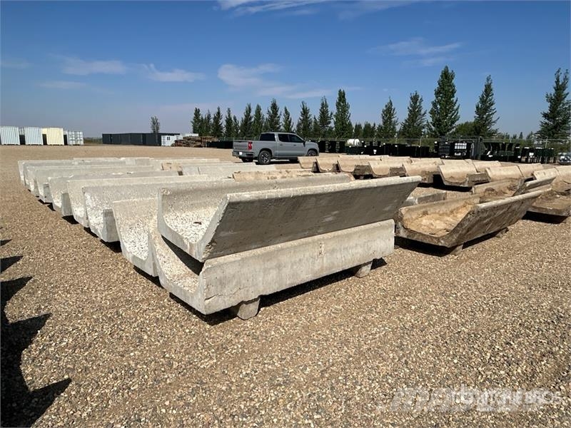 Quantity of (20) 8 ft x 3 ft Concrete Feed Bunks Lauksaimniecība- Citi