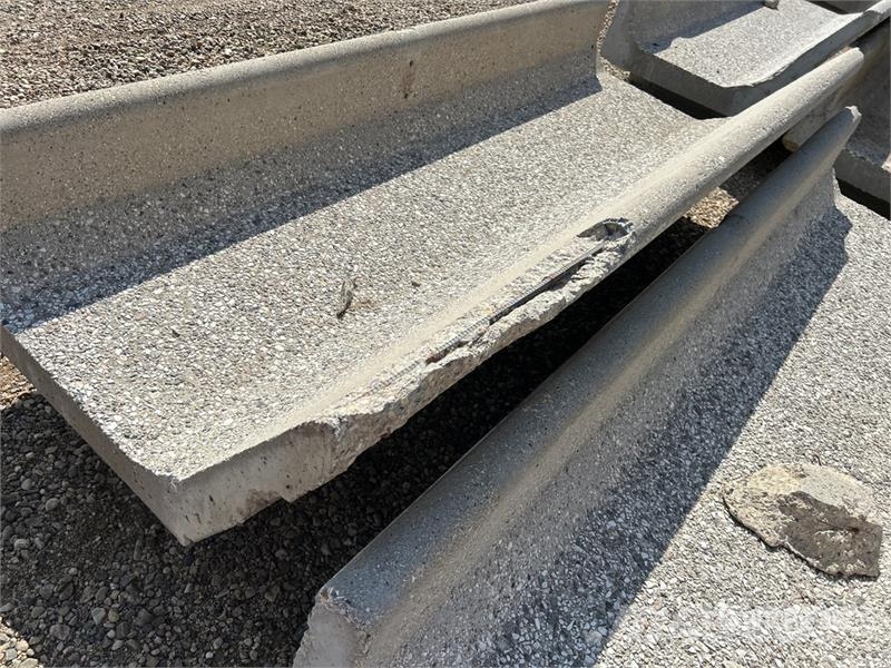 Quantity of (20) 8 ft x 3 ft Concrete Feed Bunks Lauksaimniecība- Citi
