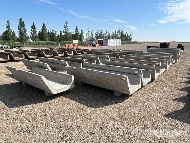 Quantity of (20) 8 ft x 3 ft Concrete Feed Bunks Lauksaimniecība- Citi
