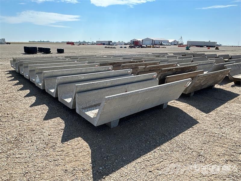 Quantity of (20) 8 ft x 3 ft Concrete Feed Bunks Lauksaimniecība- Citi