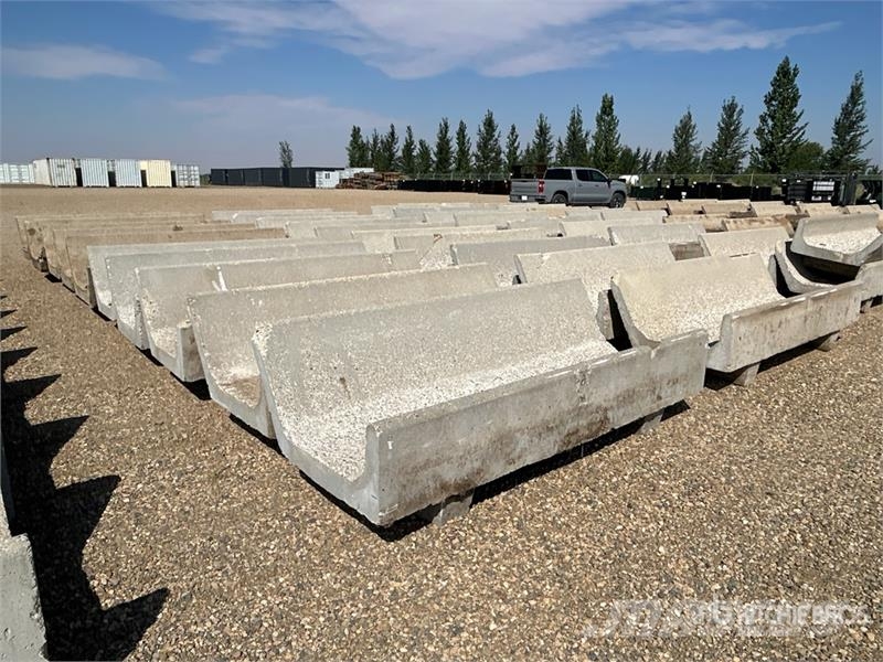 Quantity of (20) 8 ft x 3 ft Concrete Feed Bunks Lauksaimniecība- Citi