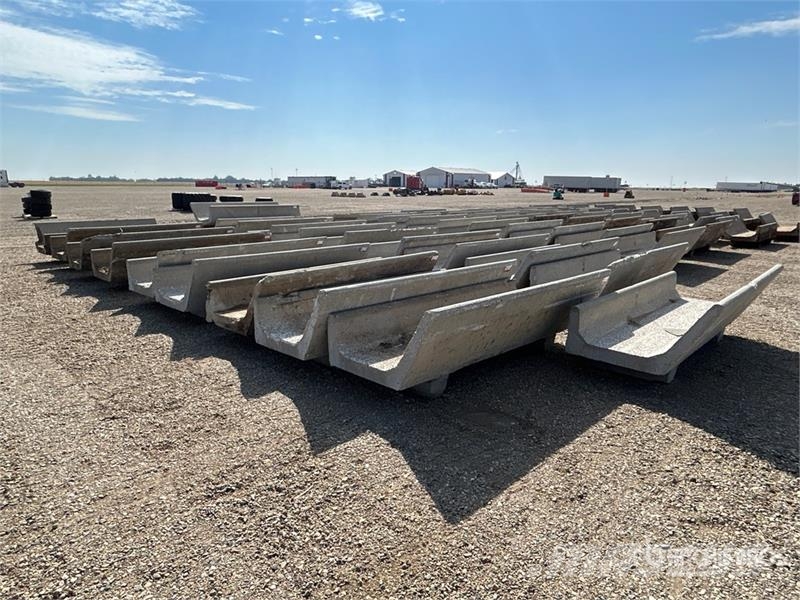 Quantity of (20) 8 ft x 3 ft Concrete Feed Bunks Lauksaimniecība- Citi