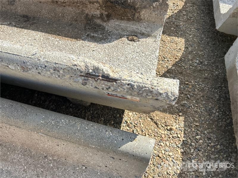 Quantity of (20) 8 ft x 3 ft Concrete Feed Bunks Lauksaimniecība- Citi