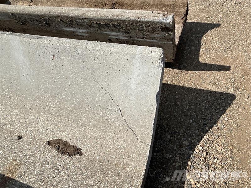 Quantity of (20) 8 ft x 3 ft Concrete Feed Bunks Lauksaimniecība- Citi