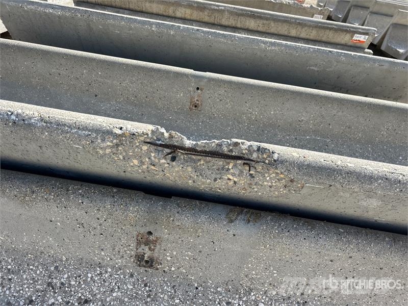 Quantity of (20) 8 ft x 3 ft Concrete Feed Bunks Lauksaimniecība- Citi