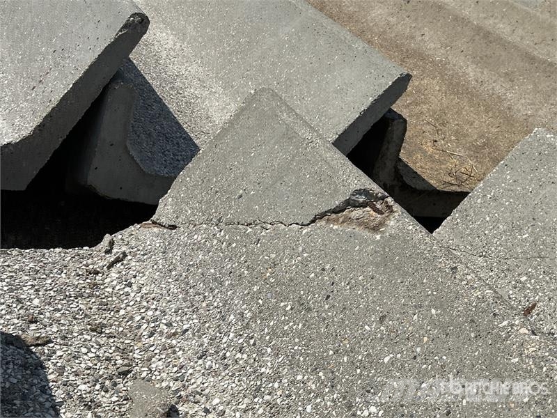 Quantity of (20) 8 ft x 3 ft Concrete Feed Bunks Lauksaimniecība- Citi