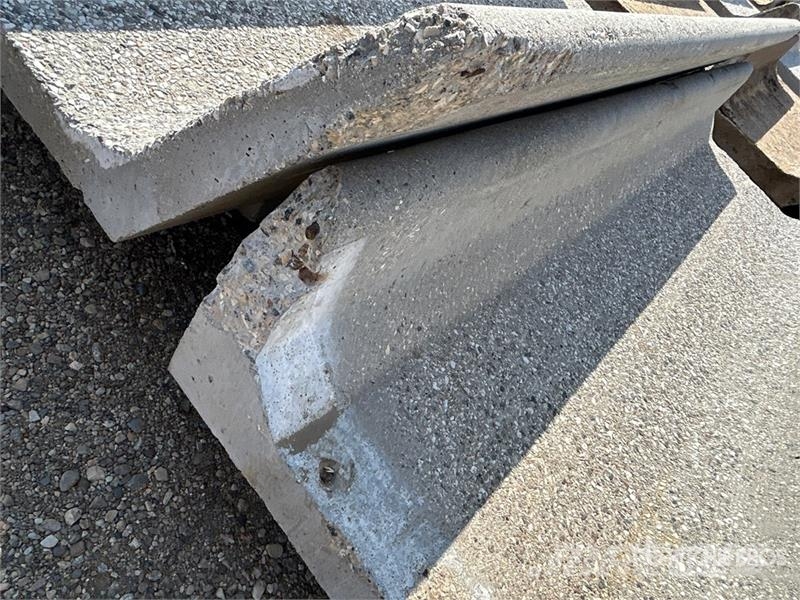 Quantity of (20) 8 ft x 3 ft Concrete Feed Bunks Lauksaimniecība- Citi