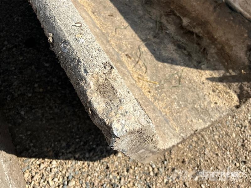 Quantity of (20) 8 ft x 3 ft Concrete Feed Bunks Lauksaimniecība- Citi