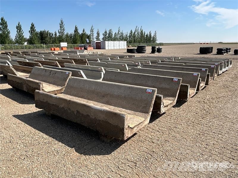 Quantity of (20) 8 ft x 3 ft Concrete Feed Bunks Lauksaimniecība- Citi