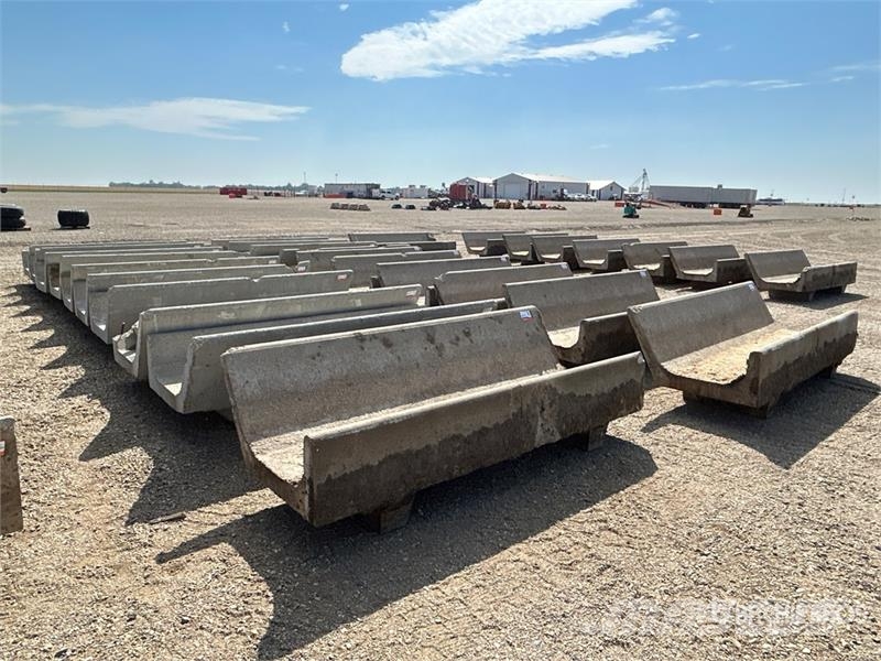 Quantity of (20) 8 ft x 3 ft Concrete Feed Bunks Lauksaimniecība- Citi