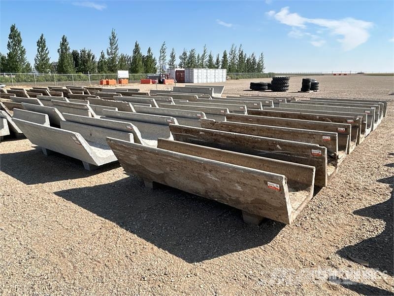 Quantity of (20) 8 ft x 3 ft Concrete Feed Bunks Lauksaimniecība- Citi