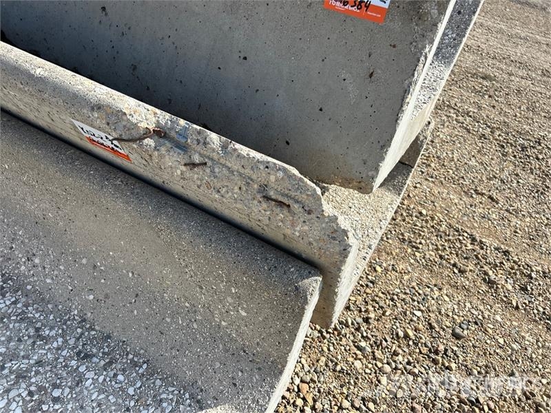 Quantity of (20) 8 ft x 3 ft Concrete Feed Bunks Lauksaimniecība- Citi