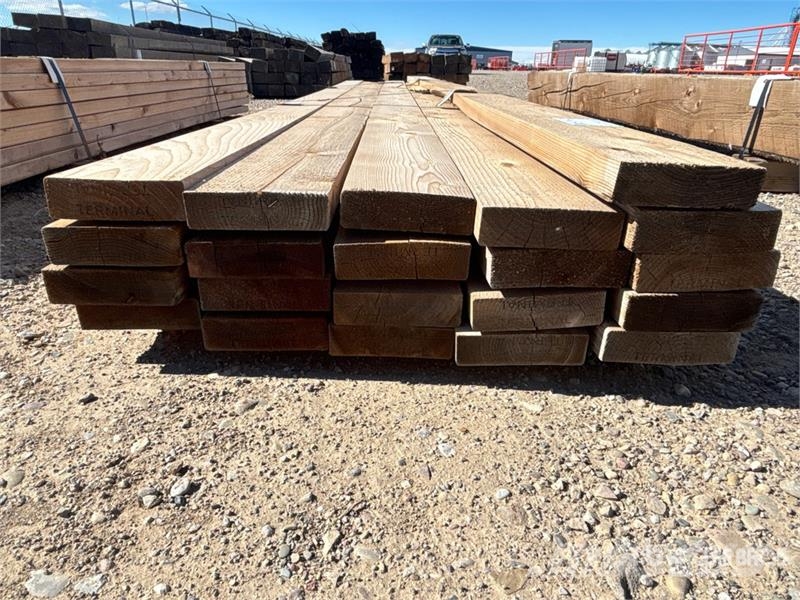 Quantity of (21) 2 in x 6 in x 12 ft Lumber 其他組件