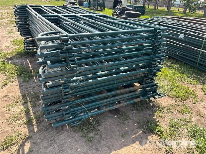 Quantity of (22) 10 ft Livestock Panel Muu farmitehnika ja tarvikud
