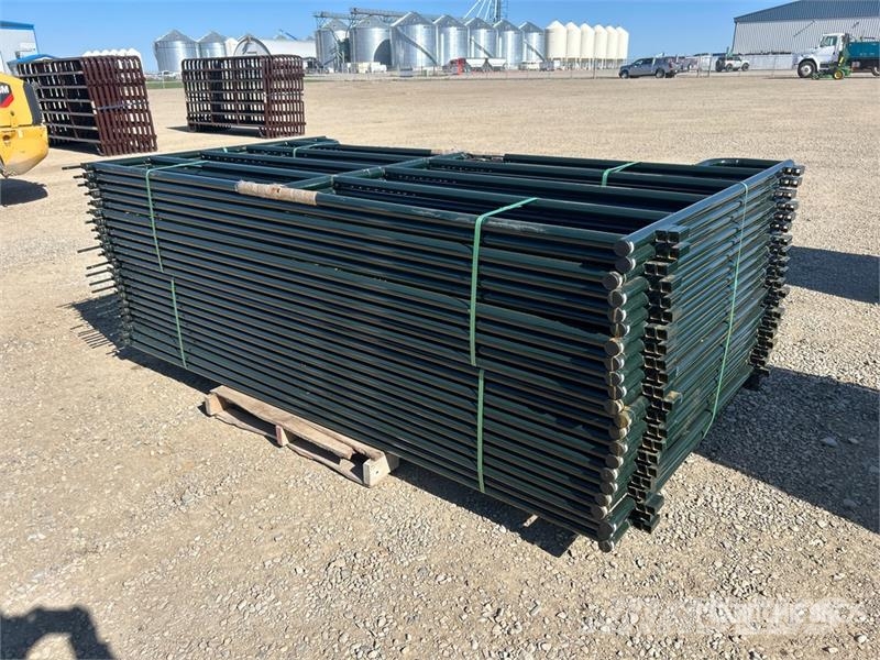  Quantity of (22)  BYT 9 ft 6 in Ranch Livestock Pa Weitere Viehgeräte