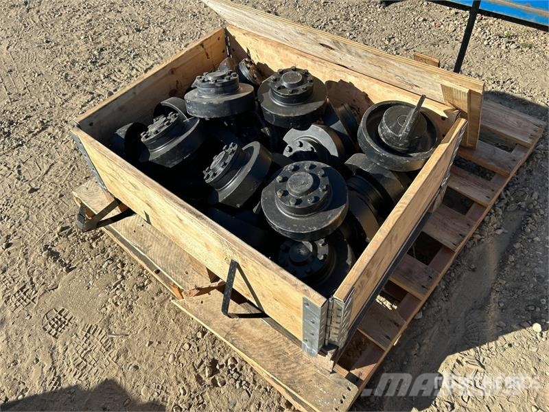 Quantity of (23) 1-38340-0010 Morooka MST300 Top R Other components