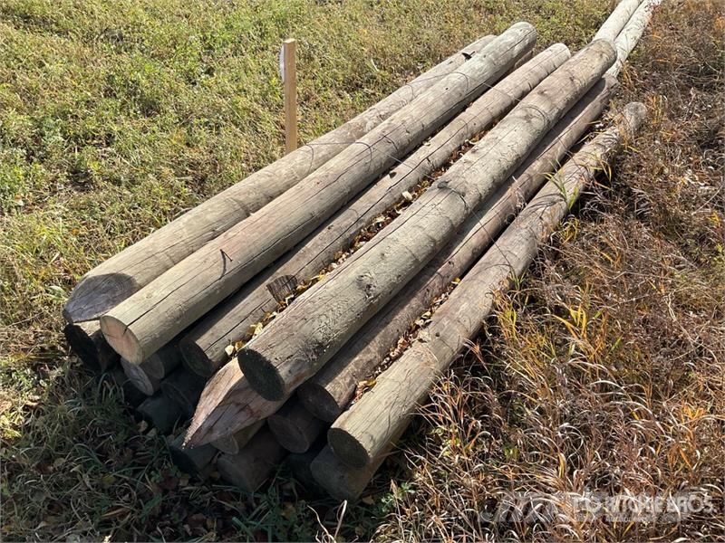 Quantity of (23) 8 ft Fence Posts Оборудование для животноводческих ферм