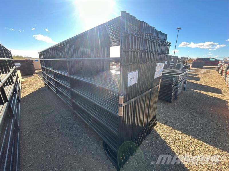 Quantity of (24) 18 ft x 5 ft 6 in Livestock Panel Livdyr annet utstyr
