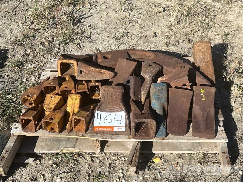 Quantity of (24) of Assorted Excavator Bucket Tee Andre komponenter