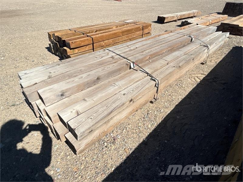 Quantity of (25) 4 in x 6 in x 14 ft Lumber Drugi deli