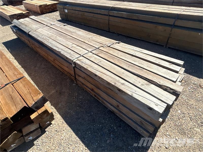 Quantity of (25) 4 in x 6 in x 14 ft Lumber Drugi deli