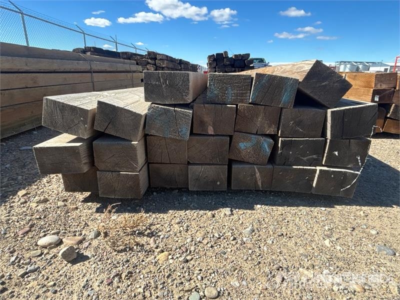 Quantity of (25) 4 in x 6 in x 14 ft Lumber Drugi deli