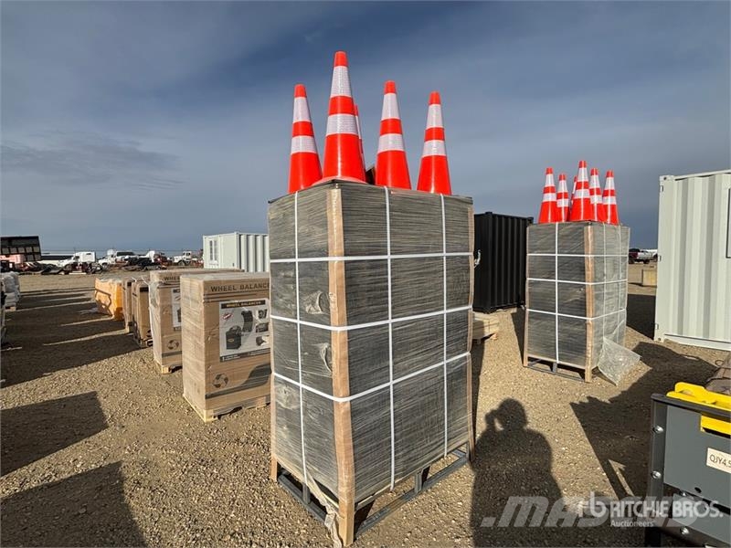 Quantity of (250) EMC SC28L 28 in Traffic Cones ( Тръбополагащи булдозери