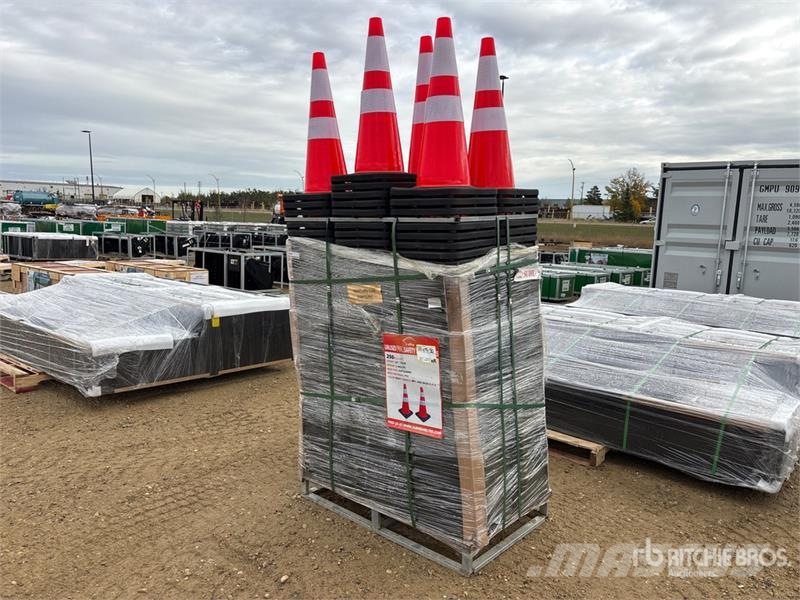  Quantity of (250)  Suihe TC-250 Traffic Cones (Unu Buldózers tiendetubos