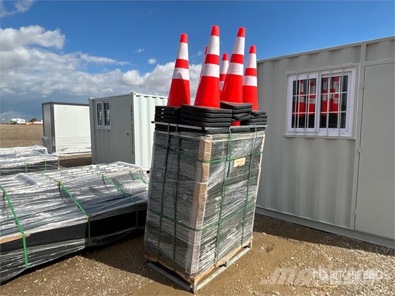  Quantity of (250)  Suihe TC-250 70 cm Traffic Cone Torupaigaldajad