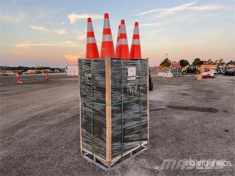 Quantity of (250) Suihe TC-250 Traffic Cones (Unu Polovni buldožeri za polaganje cevi