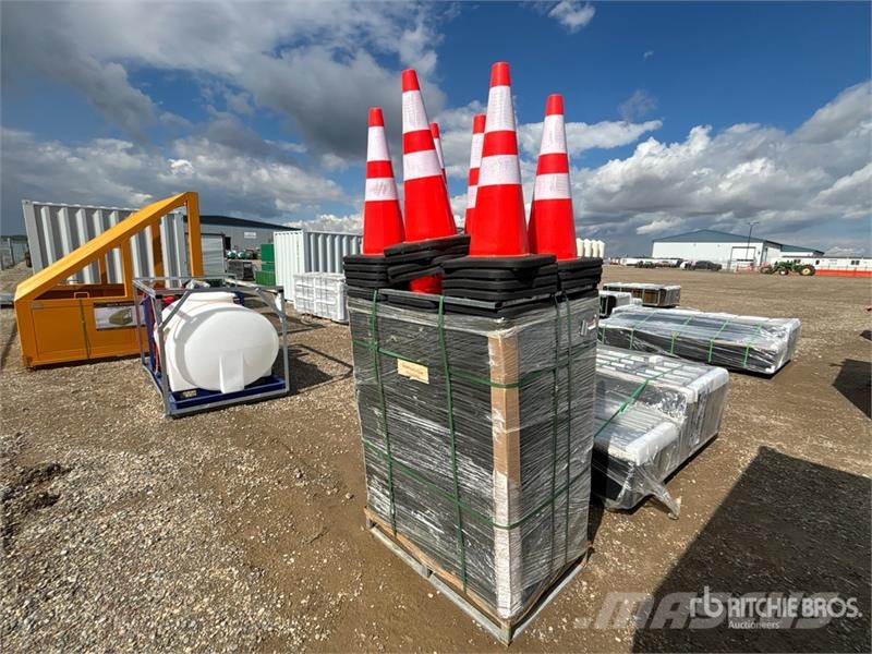  Quantity of (250)  Suihe TC-250 70 cm Traffic Cone Torupaigaldajad