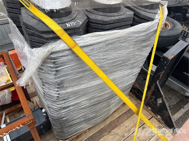Quantity of (250) Traffic Cones (Unused) Poseur de canalisation