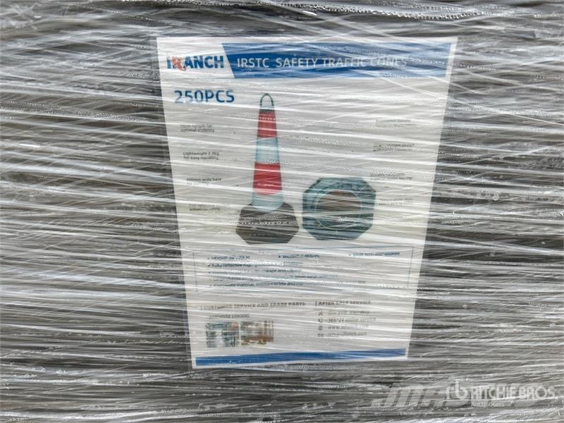Quantity of (250) Traffic Cones (Unused) Tratores de esteira