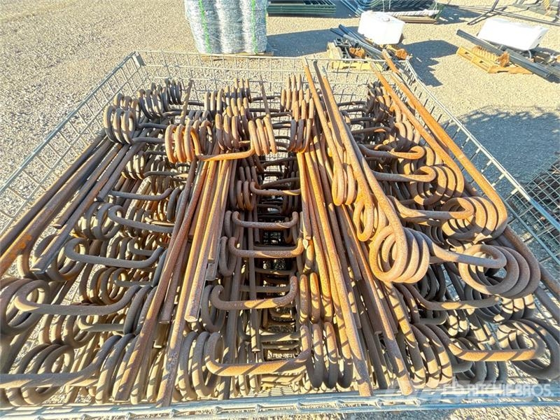 Quantity of 26 in x 12 in x 5/8 in Harrow Tines (U Andre komponenter
